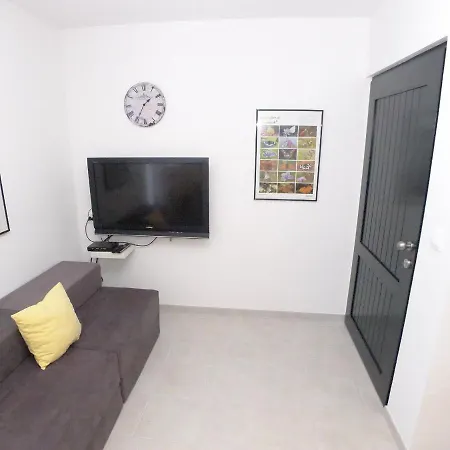 For 3 Persons In Quiet Part Of With Wi-fi, Air Conditioner And Parking * Premantura