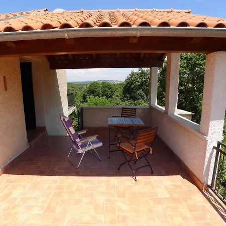 For 3 Persons In Quiet Part Of With Wi-fi, Air Conditioner And Parking Apartment