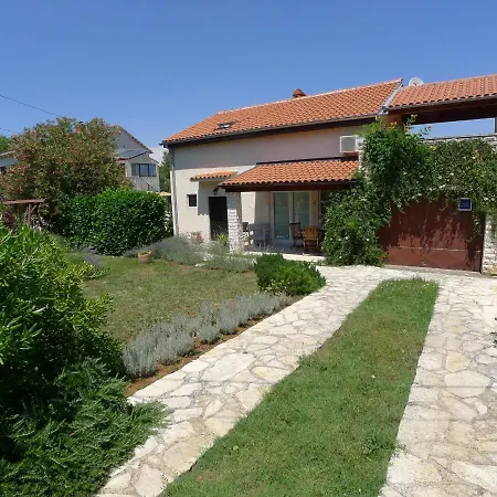 For 3 Persons In Quiet Part Of With Wi-fi, Air Conditioner And Parking * Premantura
