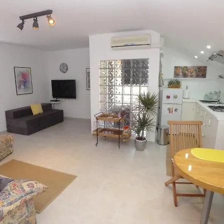 Apartment For 3 Persons In Quiet Part Of With Wi-fi, Air Conditioner And Parking *