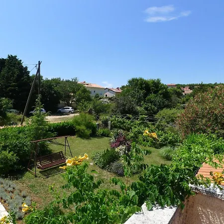 For 3 Persons In Quiet Part Of With Wi-fi, Air Conditioner And Parking Apartment